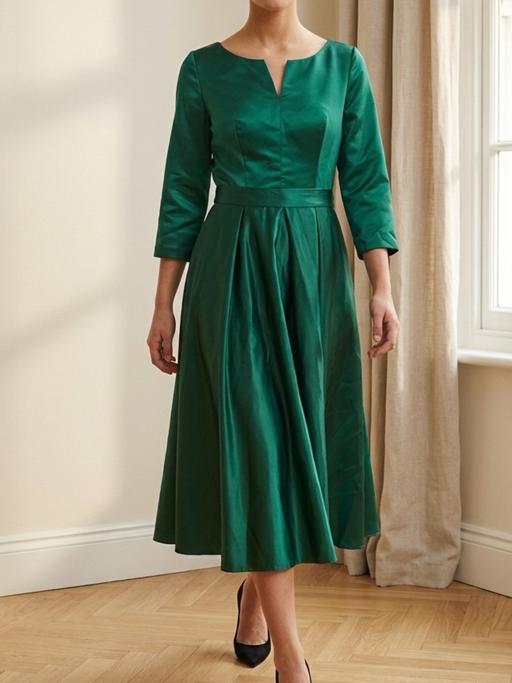 Elegant Emerald Green A-Line Dress with Notch Neck